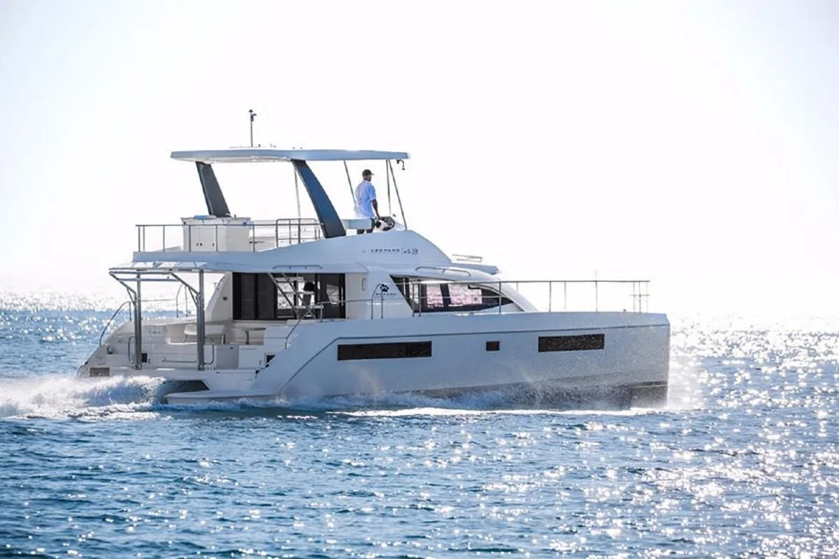 Leopard Catamarans 43 Powercat 2020 boat specs