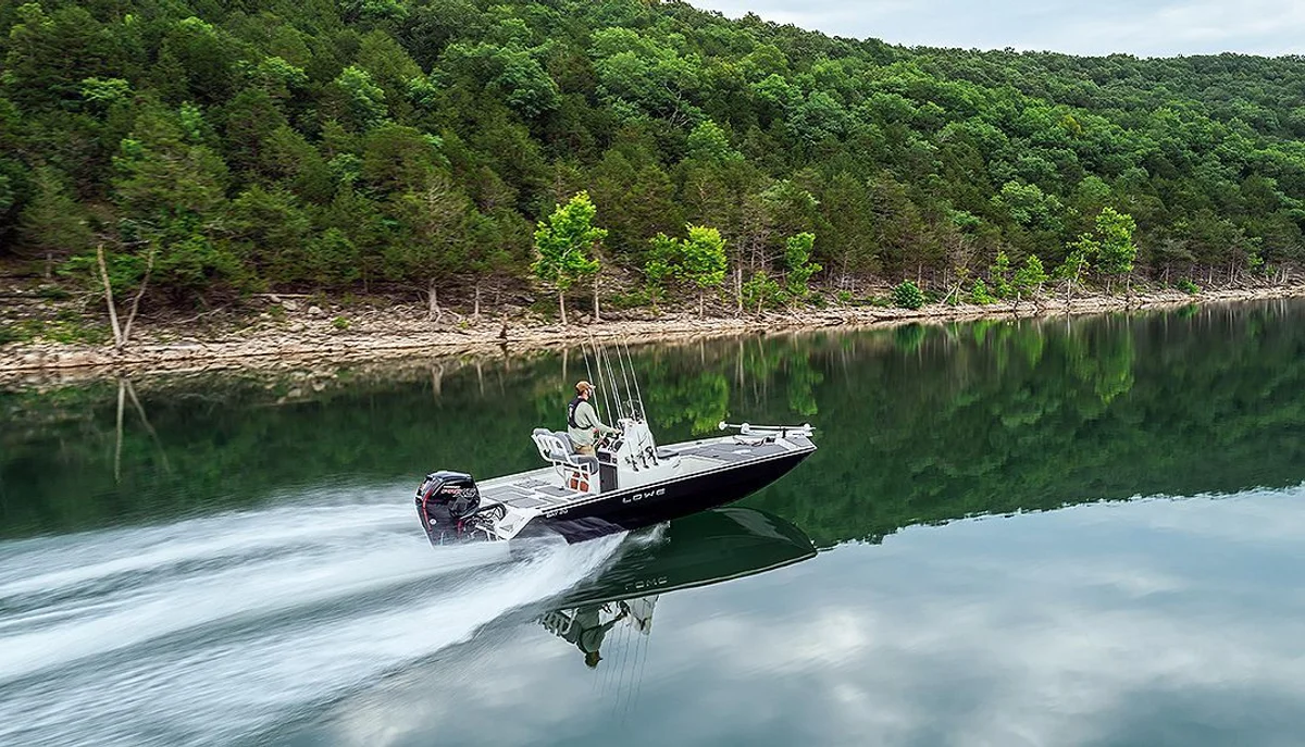 Lowe Boats 20 Bay 2021 boat specs