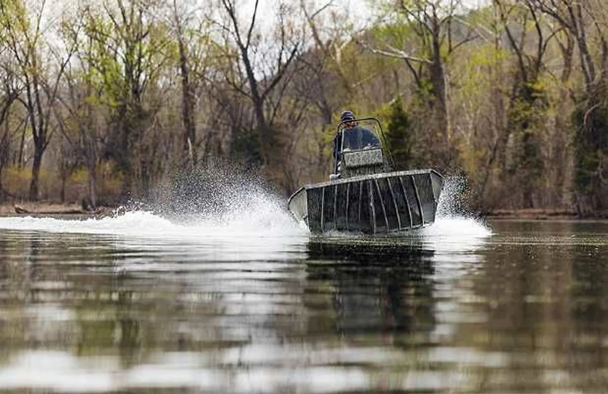 Lowe Boats Roughneck 2070 CC 2021 boat specs