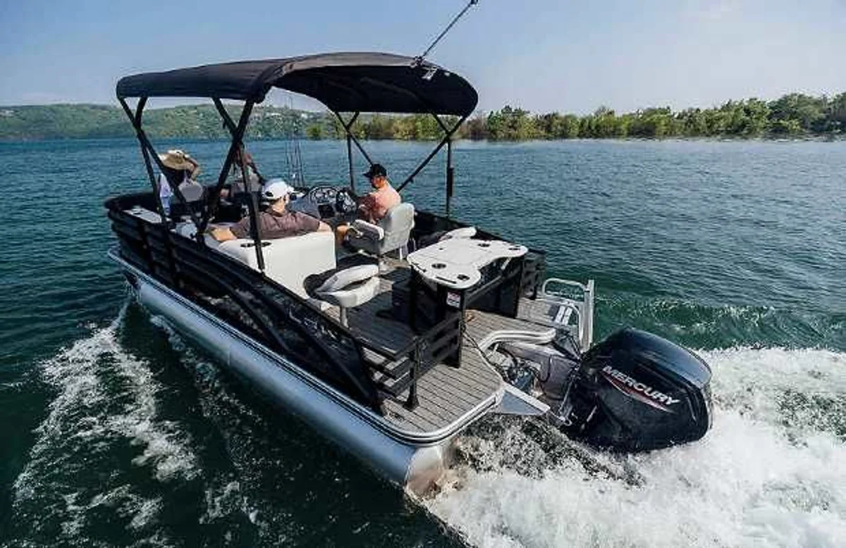 Lowe Boats SF 212 Walk Thru 2021 boat specs