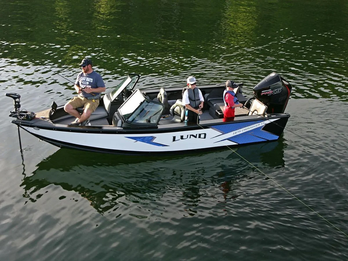 1875 Crossover XS Boat Specs