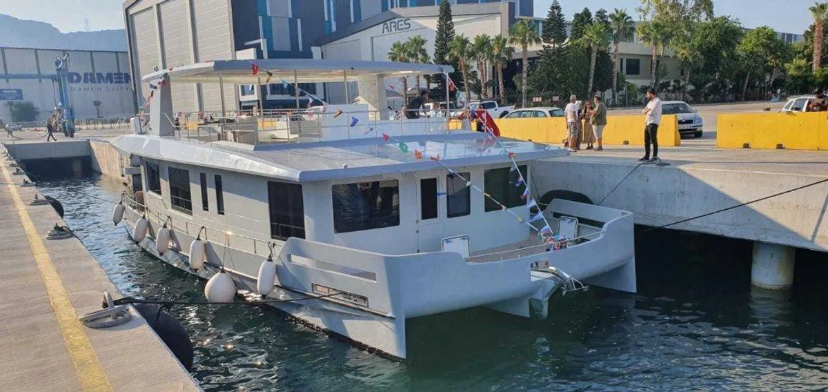 Houseboat Boat Specs