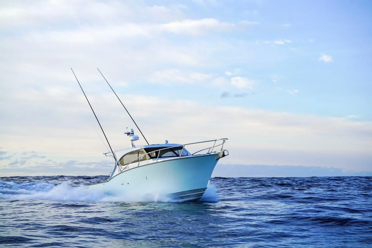 Makaira Boats GEN3 35 Inboard 2020 boat specs