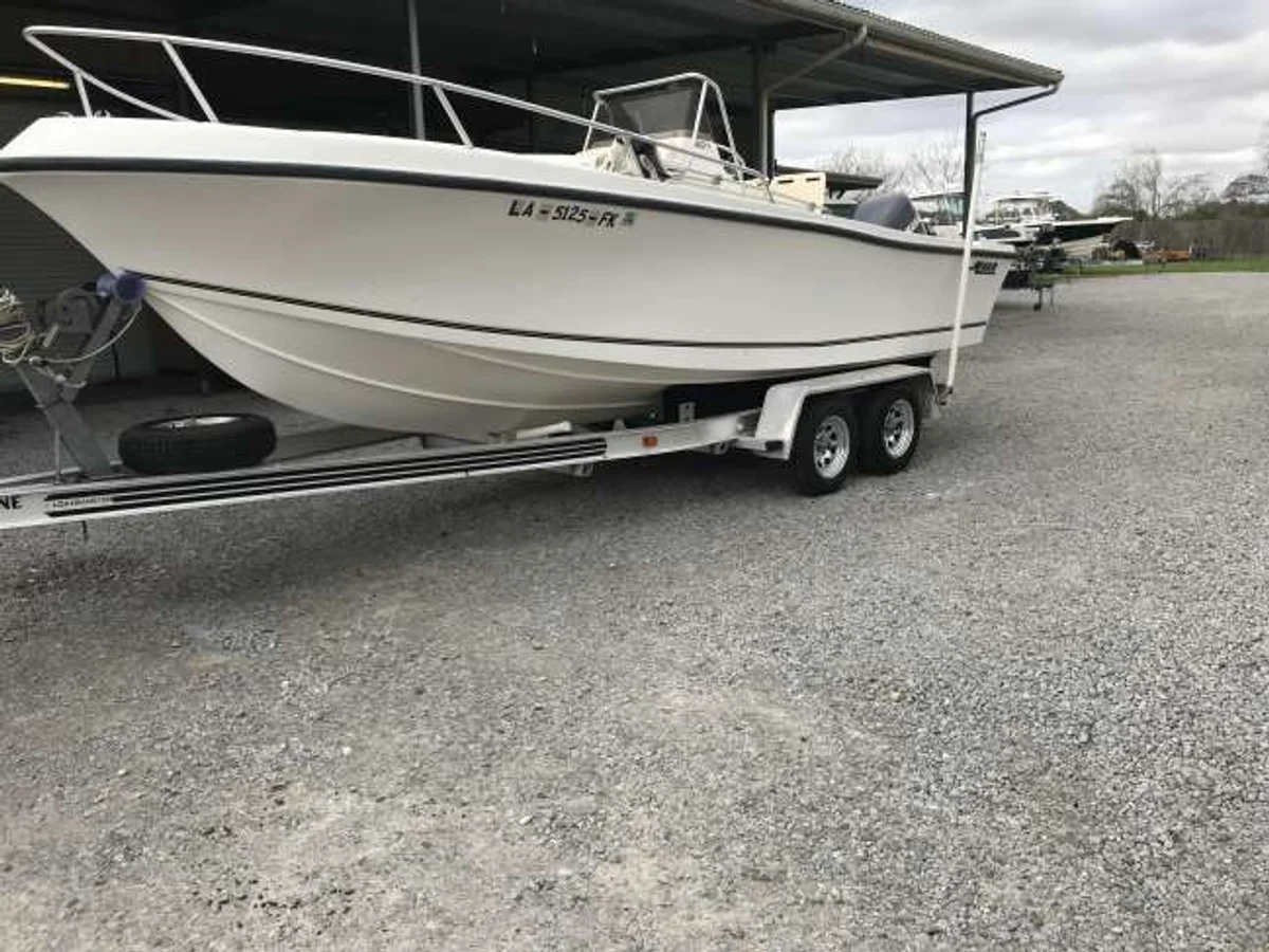 Mako Boats 221 Center Console 2002 boat specs