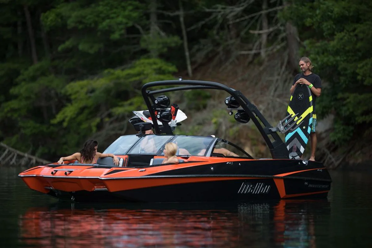 Malibu Boats Wakesetter 22 MXZ 2018 boat specs