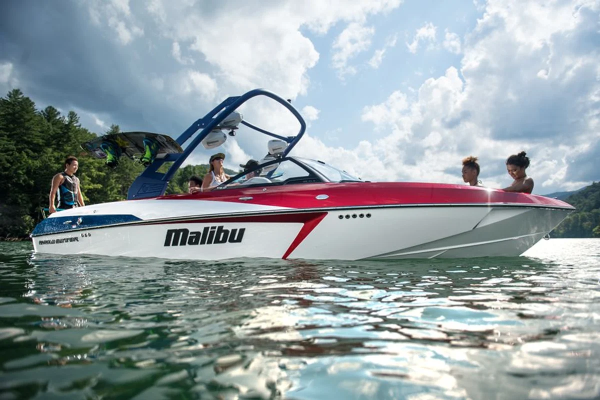 Malibu Boats Wakesetter 22 VLX 2017 boat specs