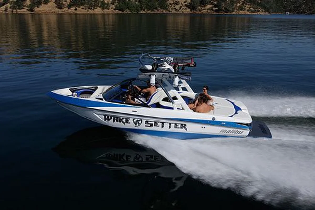 Malibu Boats Wakesetter 247 LSV 2013 boat specs