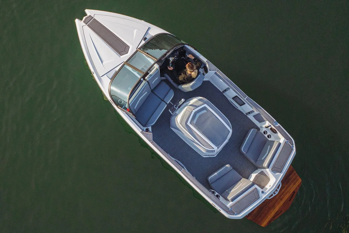 Mastercraft Prostar 2023 boat specs