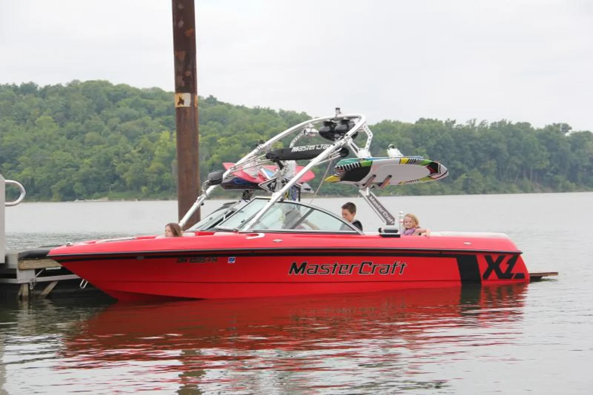 Mastercraft X1 2007 boat specs