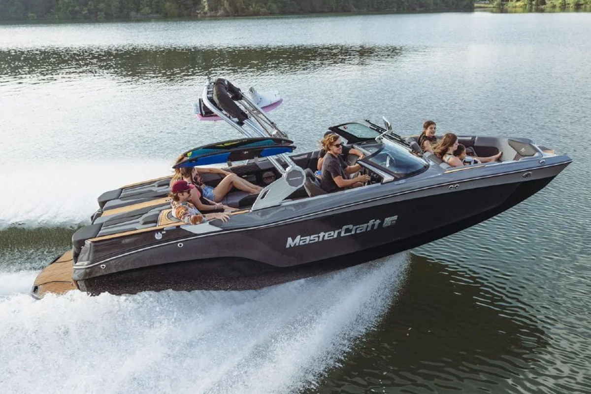 Mastercraft XT22 2023 boat specs