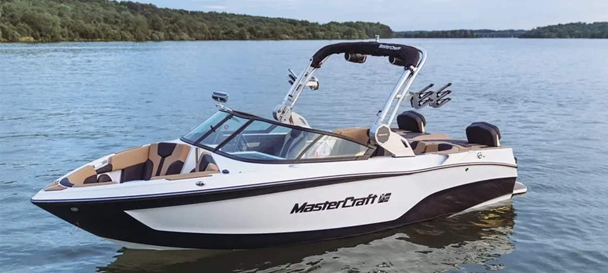 Mastercraft XT22T 2018 boat specs