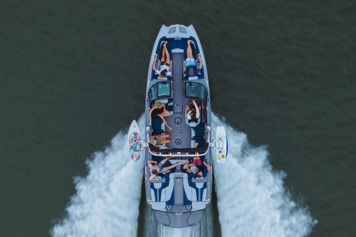 XT24 Boat Specs