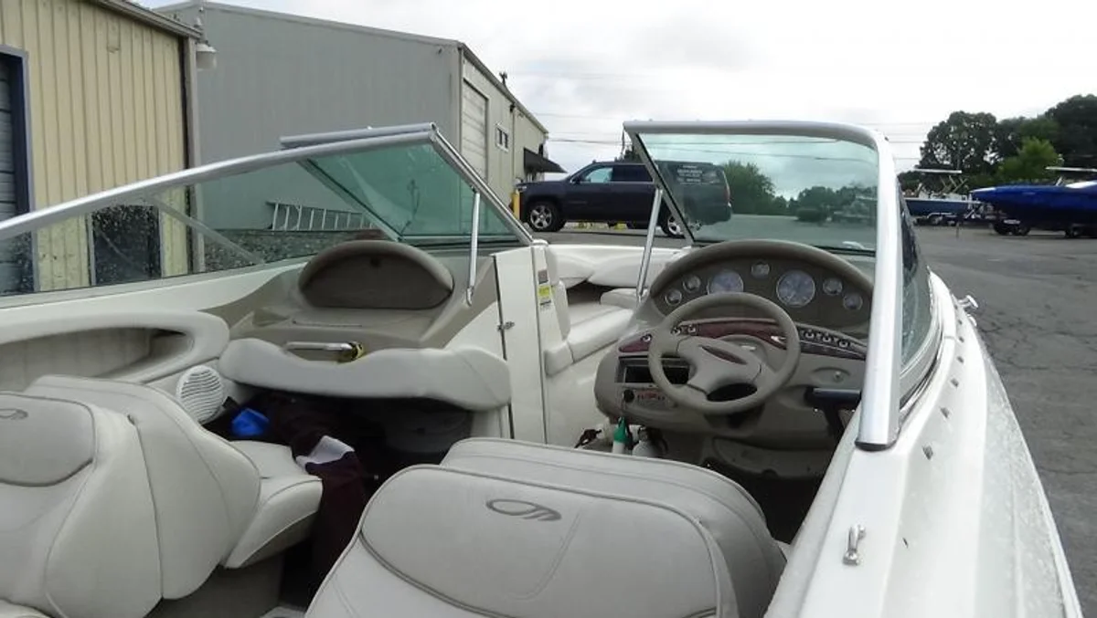 Maxum 2100 SR 2001 boat specs