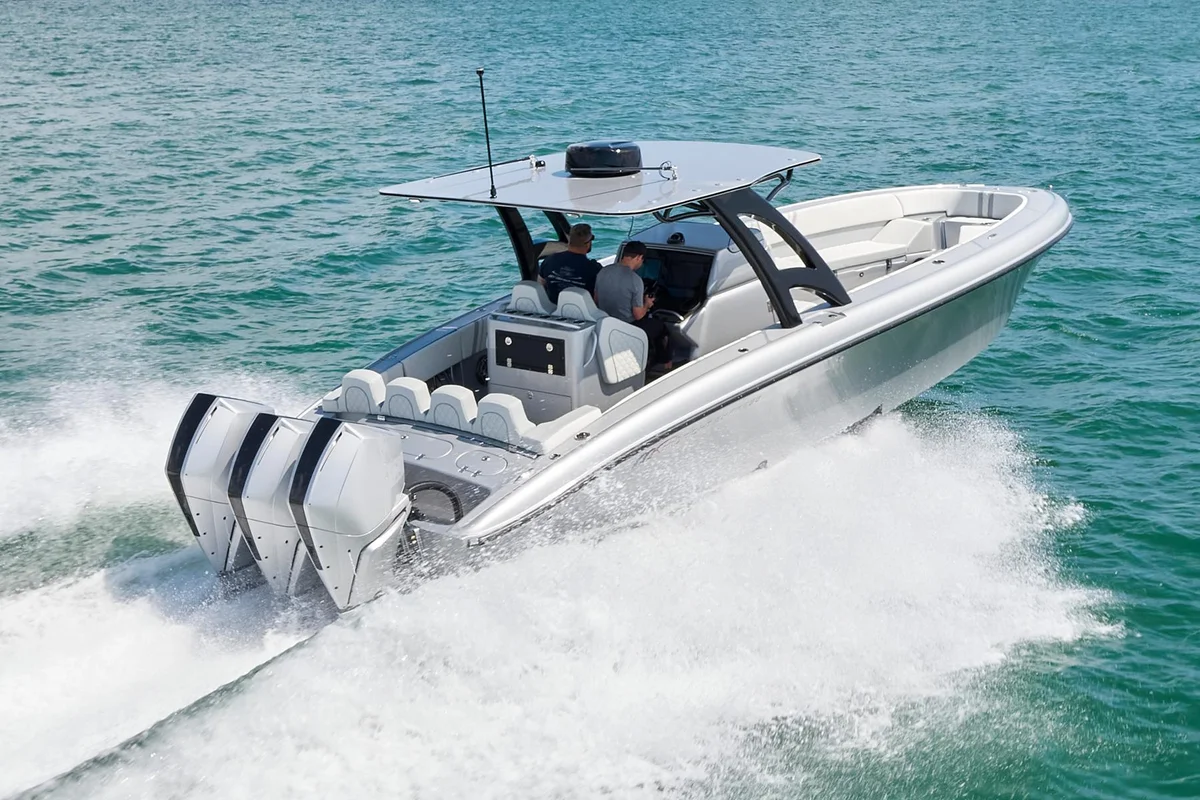 Midnight Express 34 Open 2022 boat specs