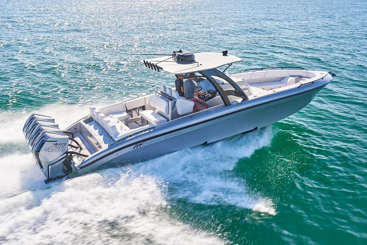 Midnight Express 37 Open 2022 boat specs