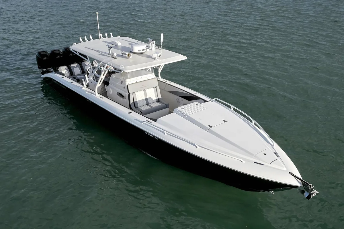Midnight Express 39S Cuddy 2022 boat specs