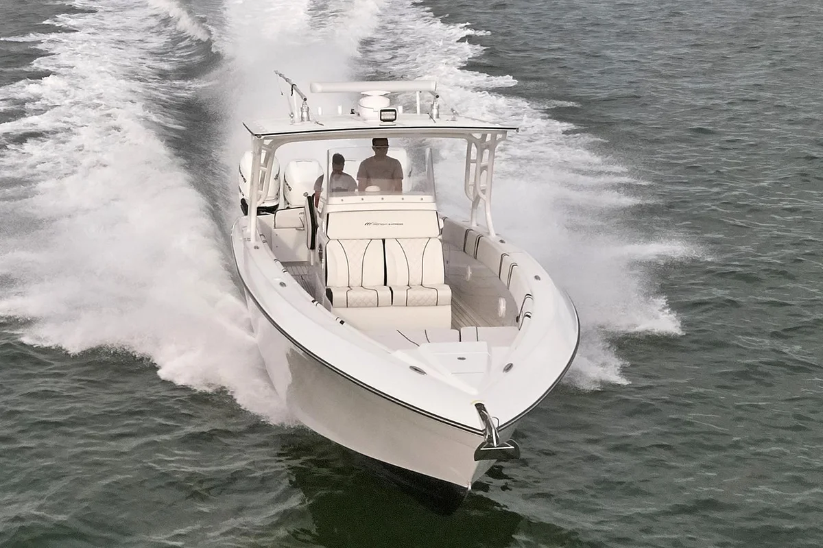 Midnight Express 39S Open 2022 boat specs