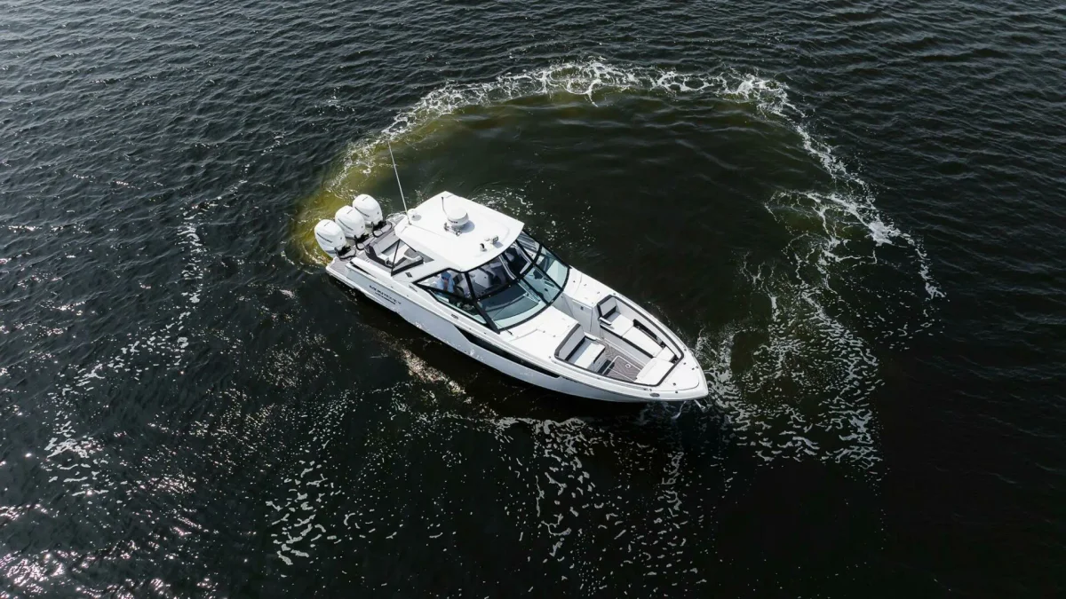 385 SE Boat Specs