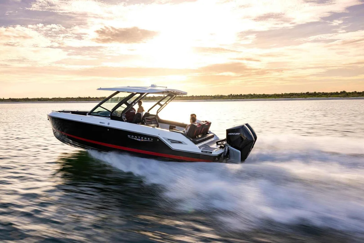 Monterey Elite 30 OB 2020 boat specs