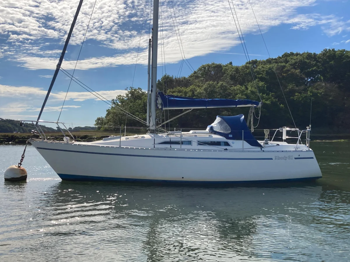 Moody Yachts 31 Mk  Fin/Twin keel 1983 boat specs