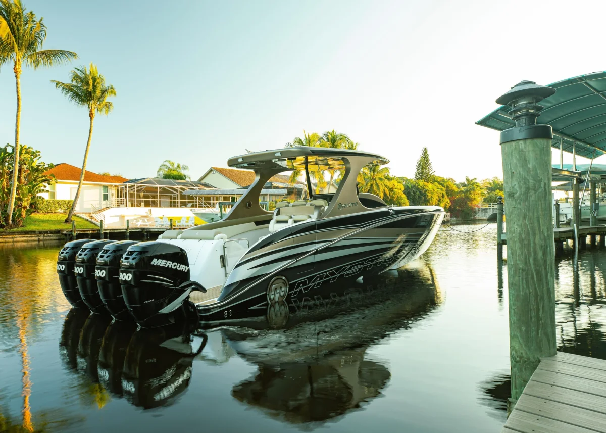 Mystic Powerboats M4200 2016 boat specs
