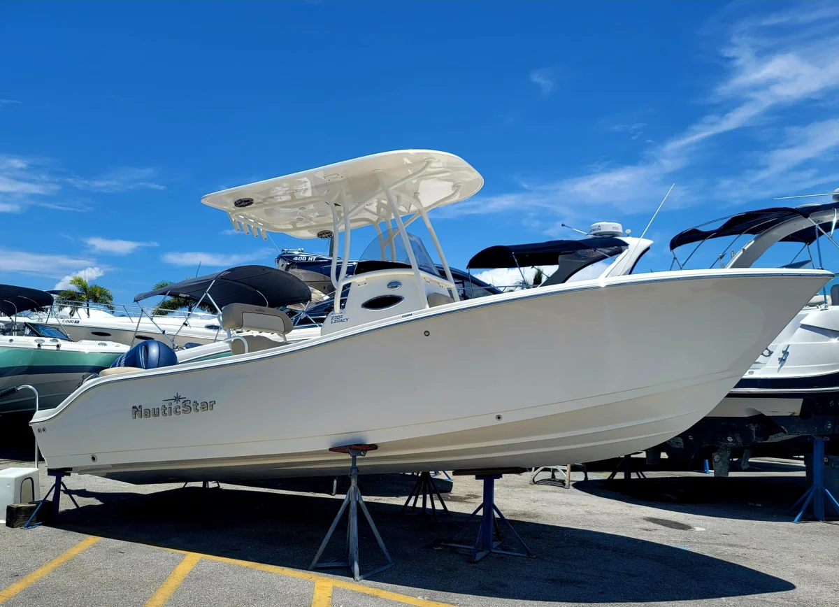 Nautic Star 2302 Legacy 2021 boat specs