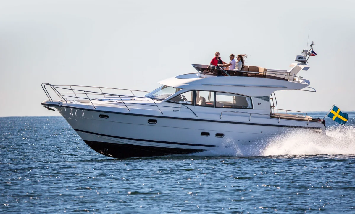 Nimbus 405 Flybridge 2015 boat specs
