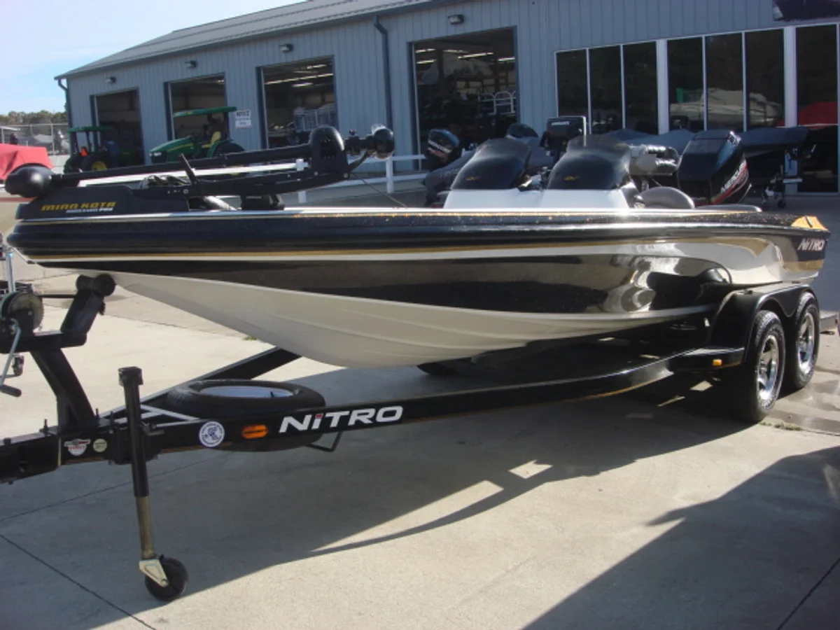 Nitro 911 CDC 2001 boat specs