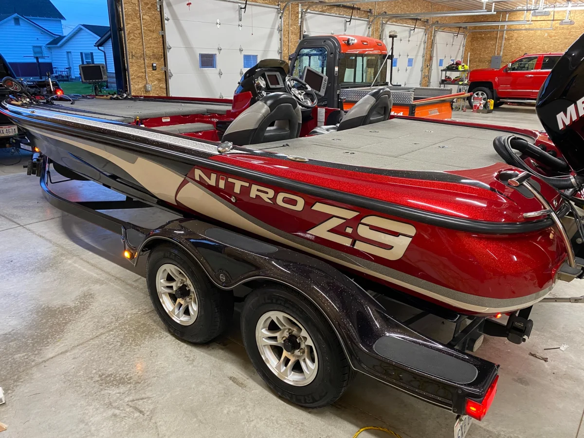Nitro Z-9 2012 boat specs