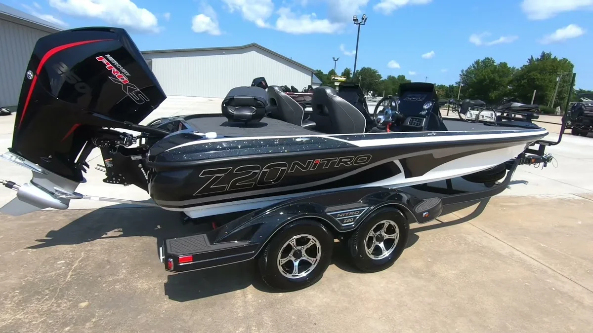 Z20 DUAL CONSOLE w/Humminbirds Boat Specs