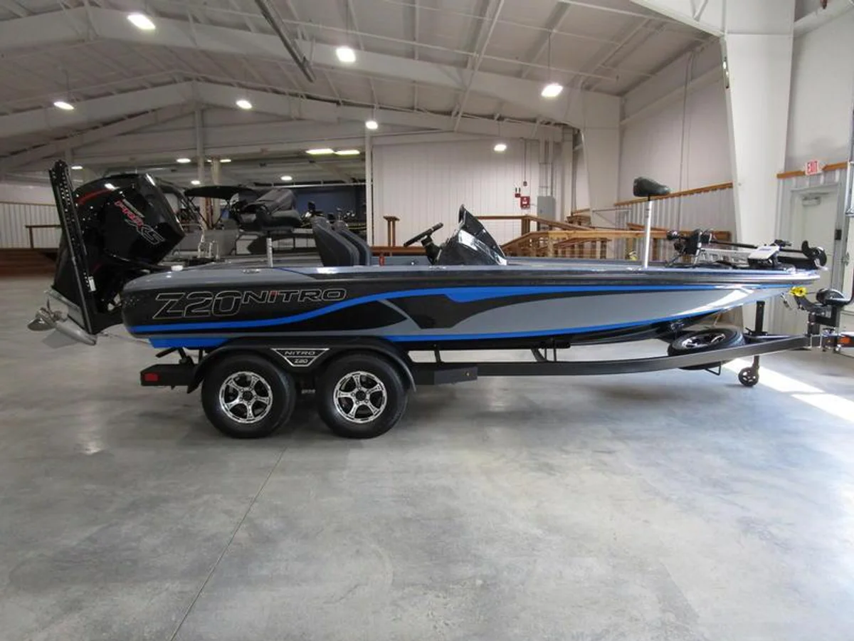 Nitro Z20 Pro 2022 boat specs