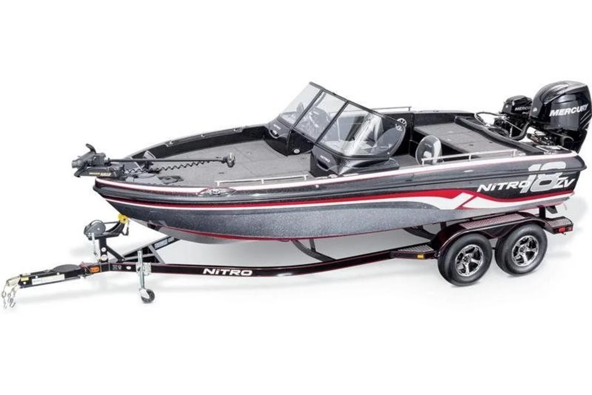 Nitro ZV18 2015 boat specs