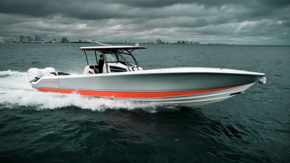 Nor-Tech 390 Center Console Center Console 2017 boat specs