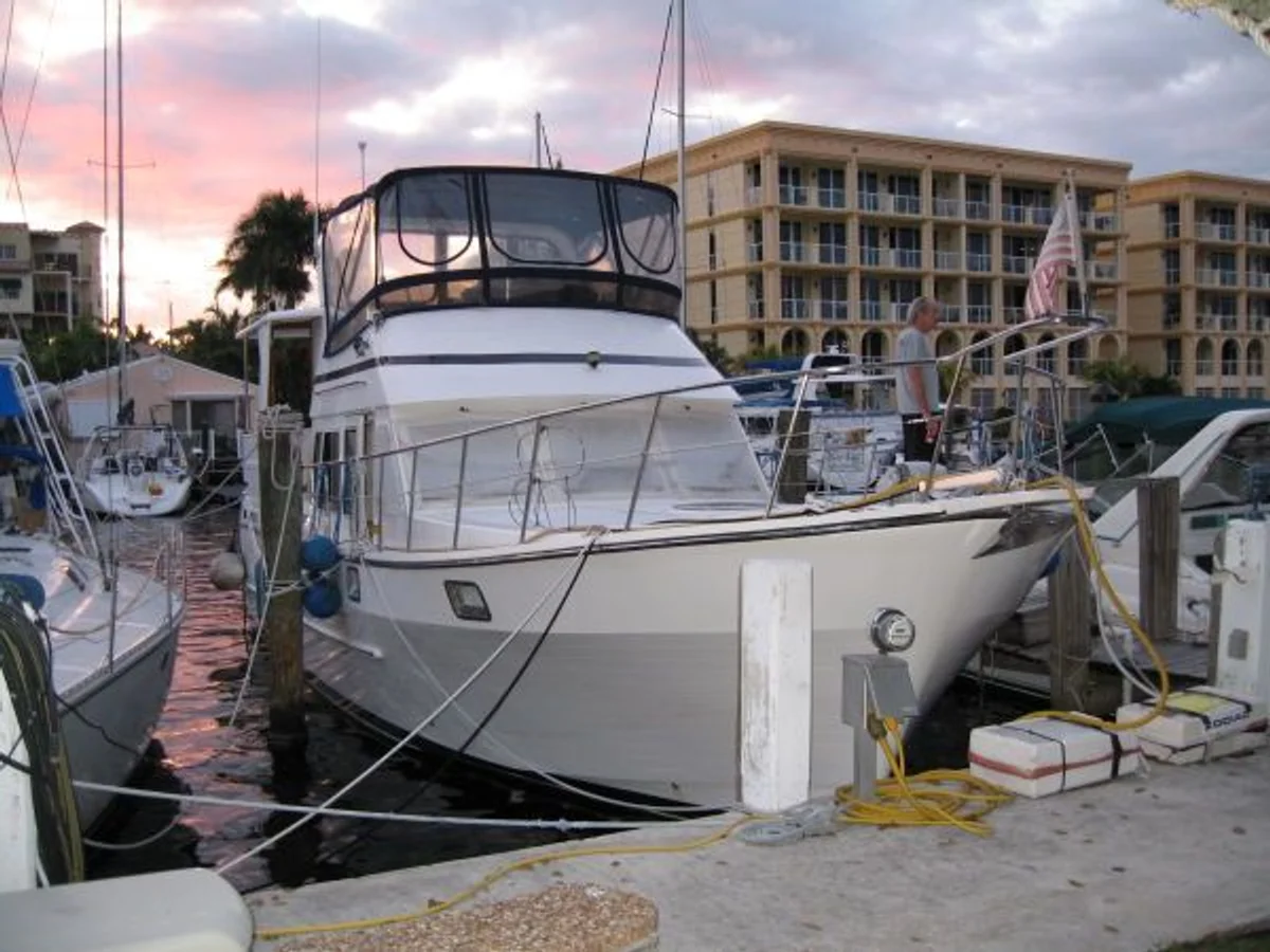 Sundeck Boat Specs