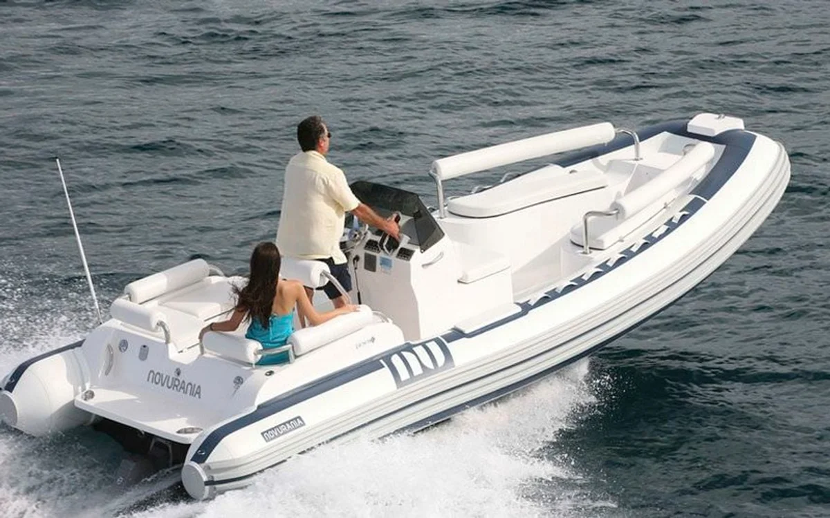 Novurania 750 launch 2009 boat specs