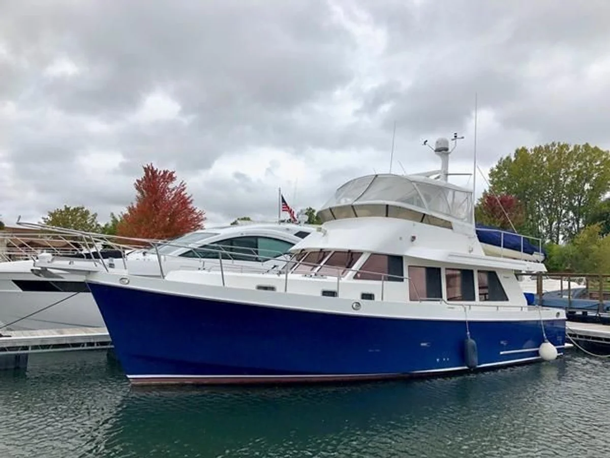 Ocean Alexander 426 2002 boat specs