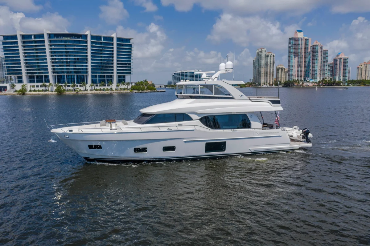 Ocean Alexander 70E 2017 boat specs