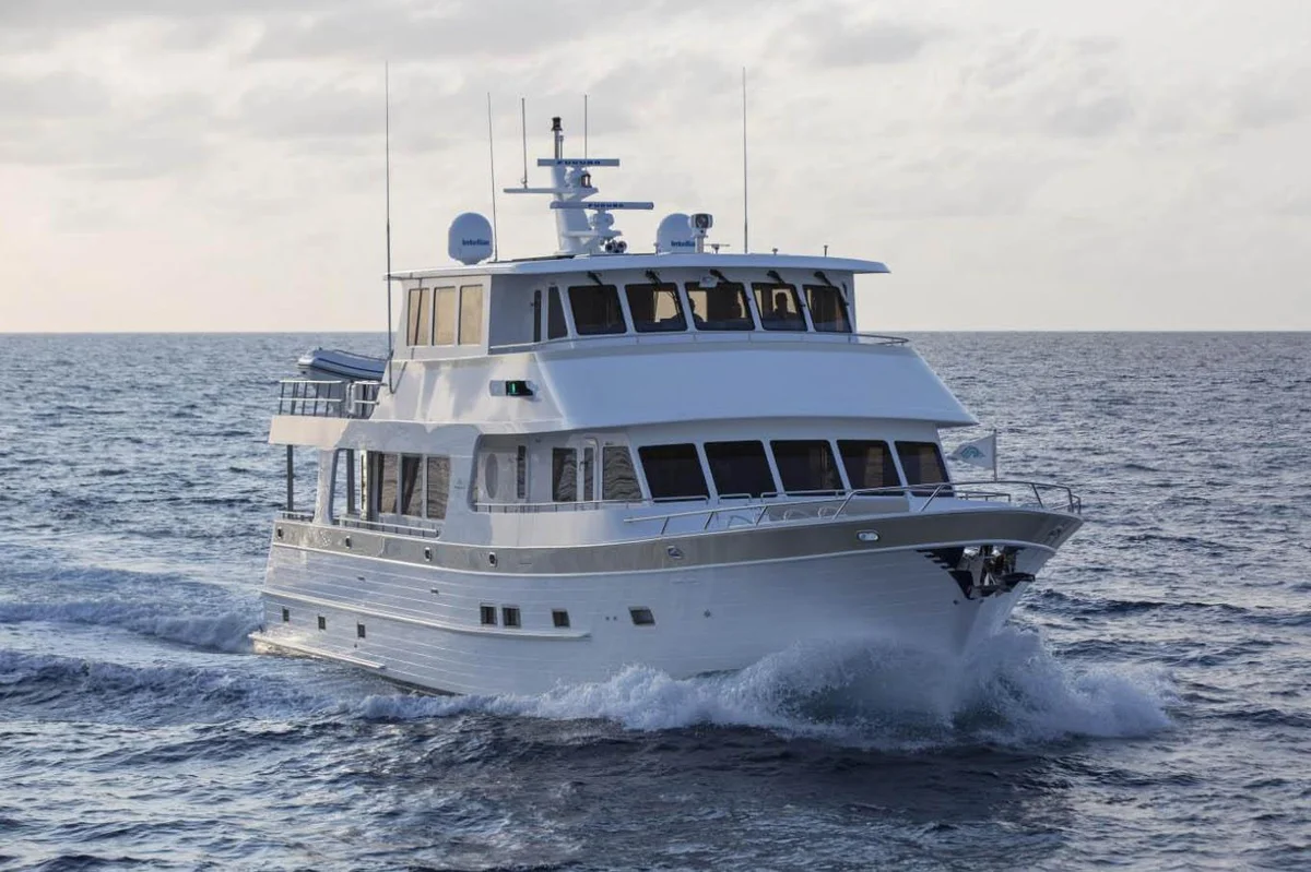 Outer Reef Yachts 860 Deluxbridge Skylounge My 2022 boat specs