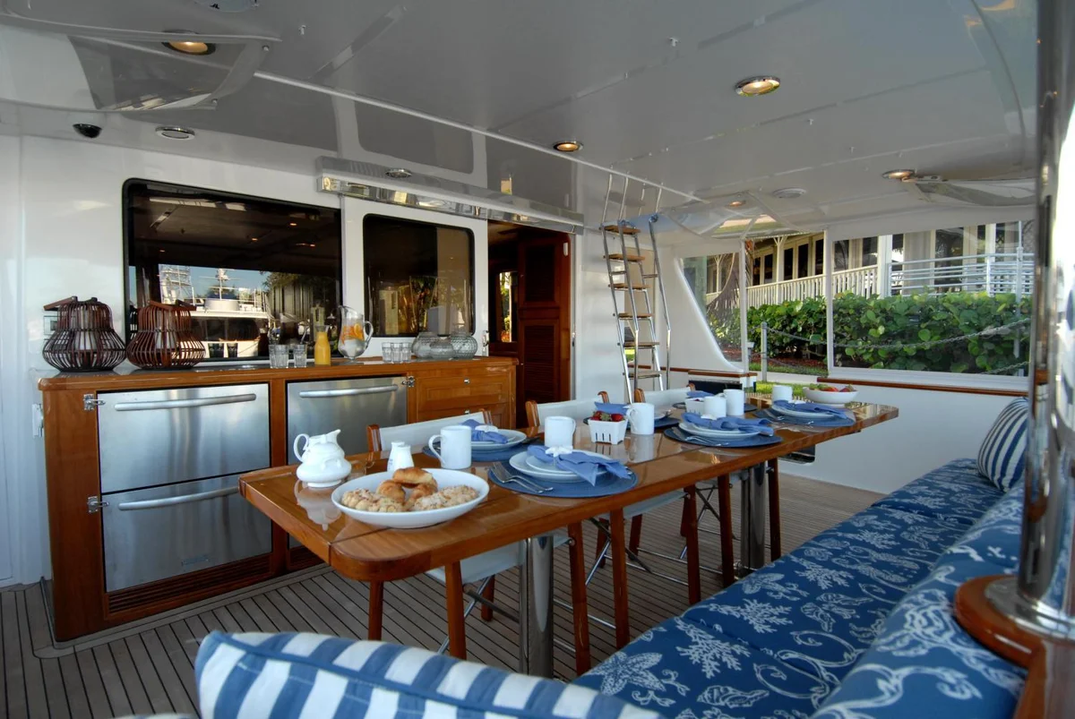 Outer Reef Yachts 860 My 2022 boat specs