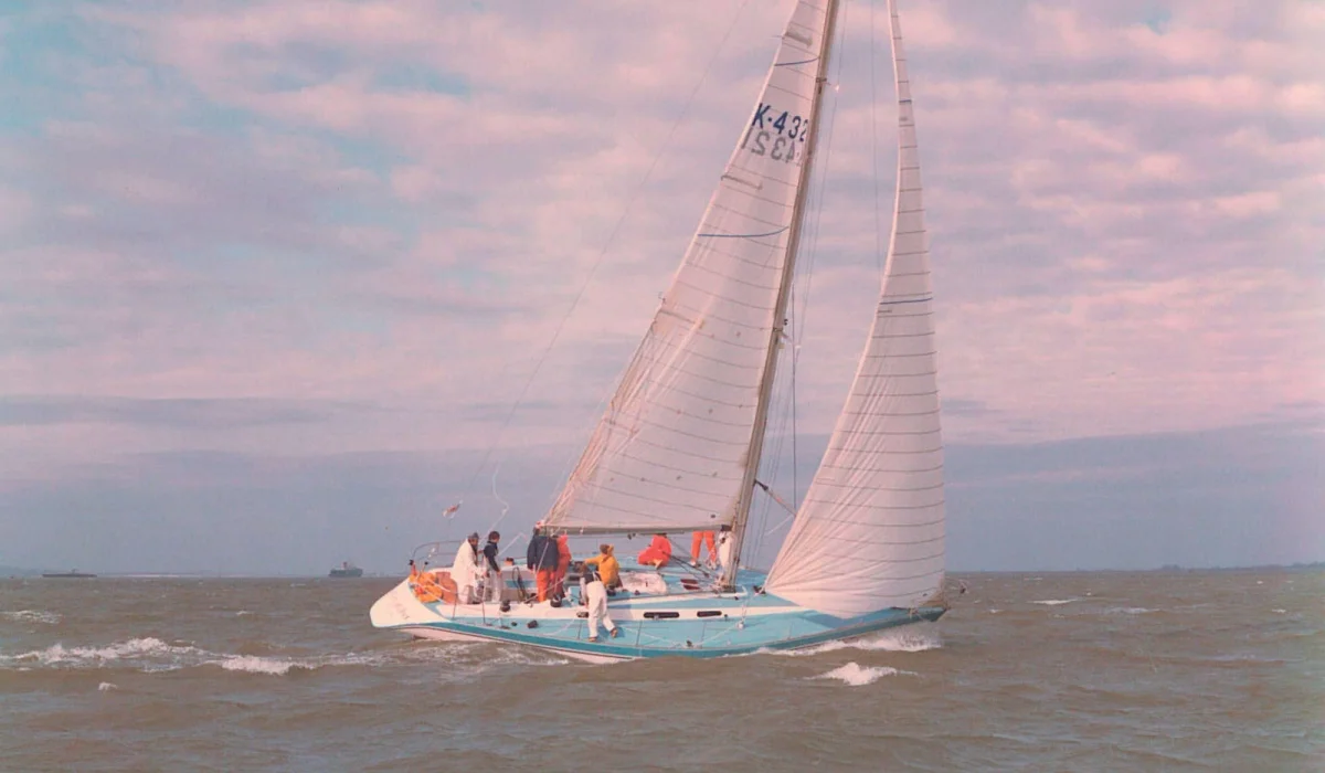 Oyster Yachts SJ43 Mast head rigging 1981 boat specs