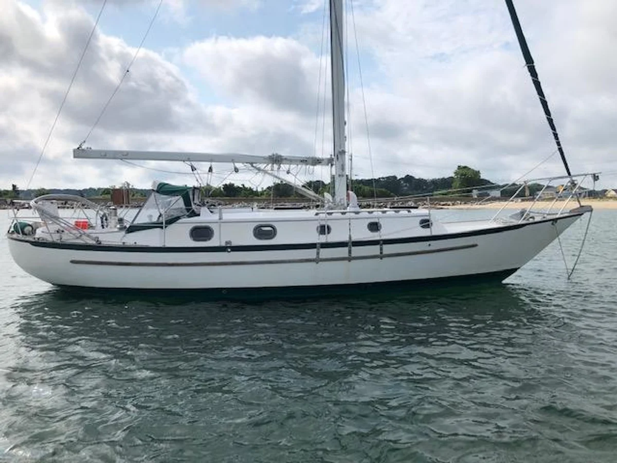 Crealock 37 Boat Specs