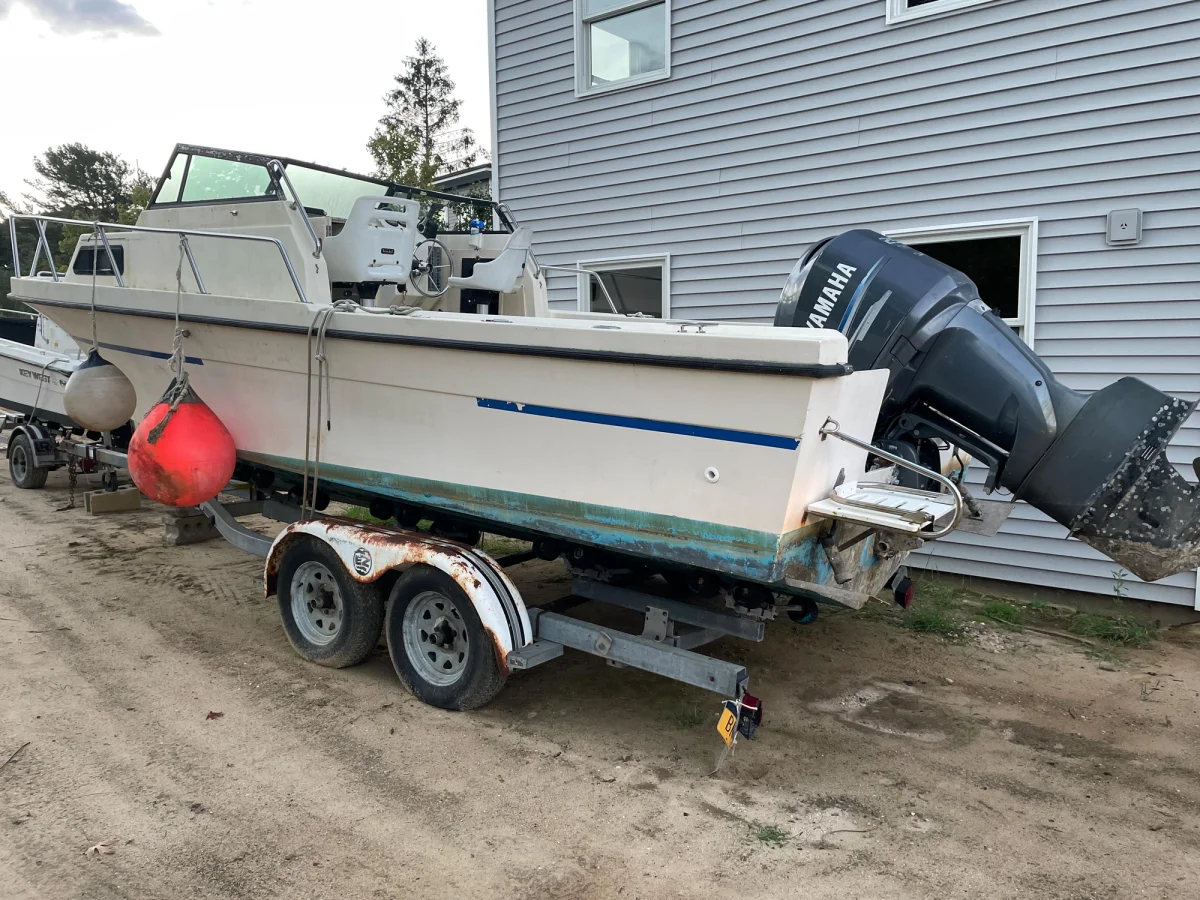 Parker Offshore 2310 Walk Around 1994 boat specs
