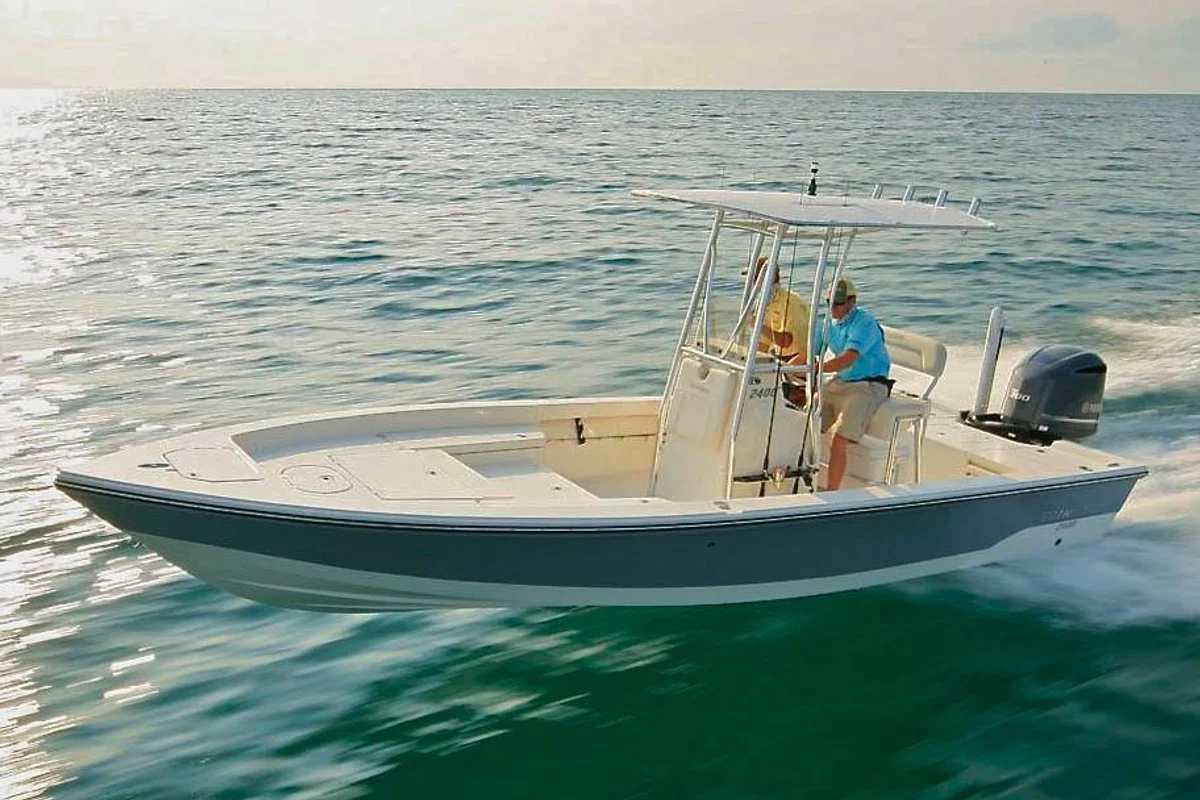 Pathfinder 2400 TRS 2022 boat specs