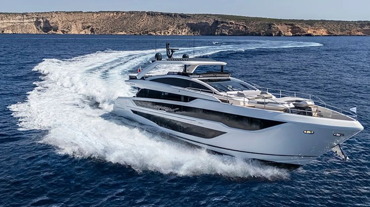 Pearl 82 2024 boat specs