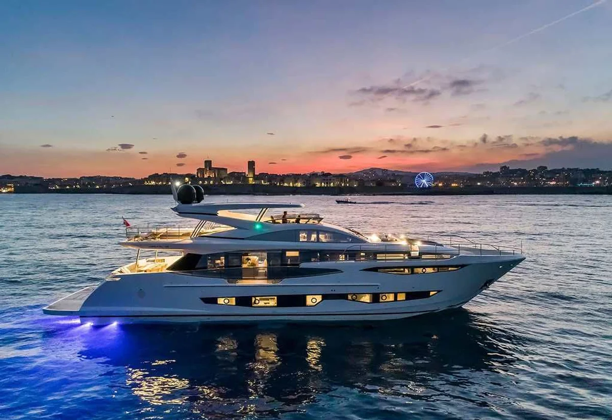 Pearl 95 2022 boat specs