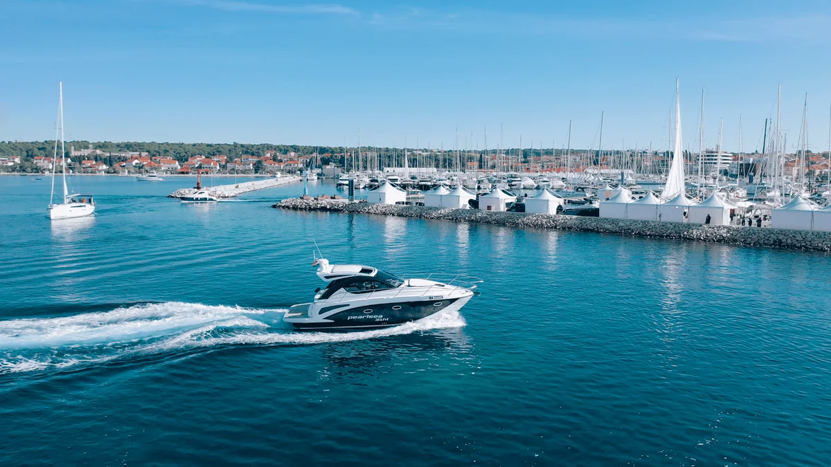 Pearlsea Yachts 31 Hard Top 2014 boat specs