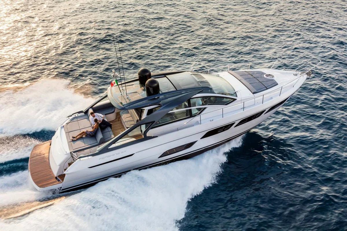 Pershing Yachts 5X 2016 boat specs