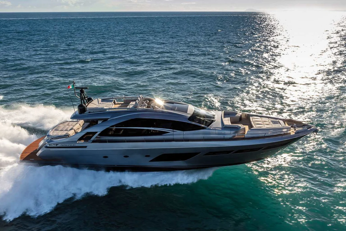 Pershing Yachts 8X 2019 boat specs