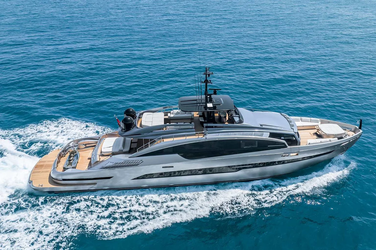 Pershing Yachts GTX116 2022 boat specs