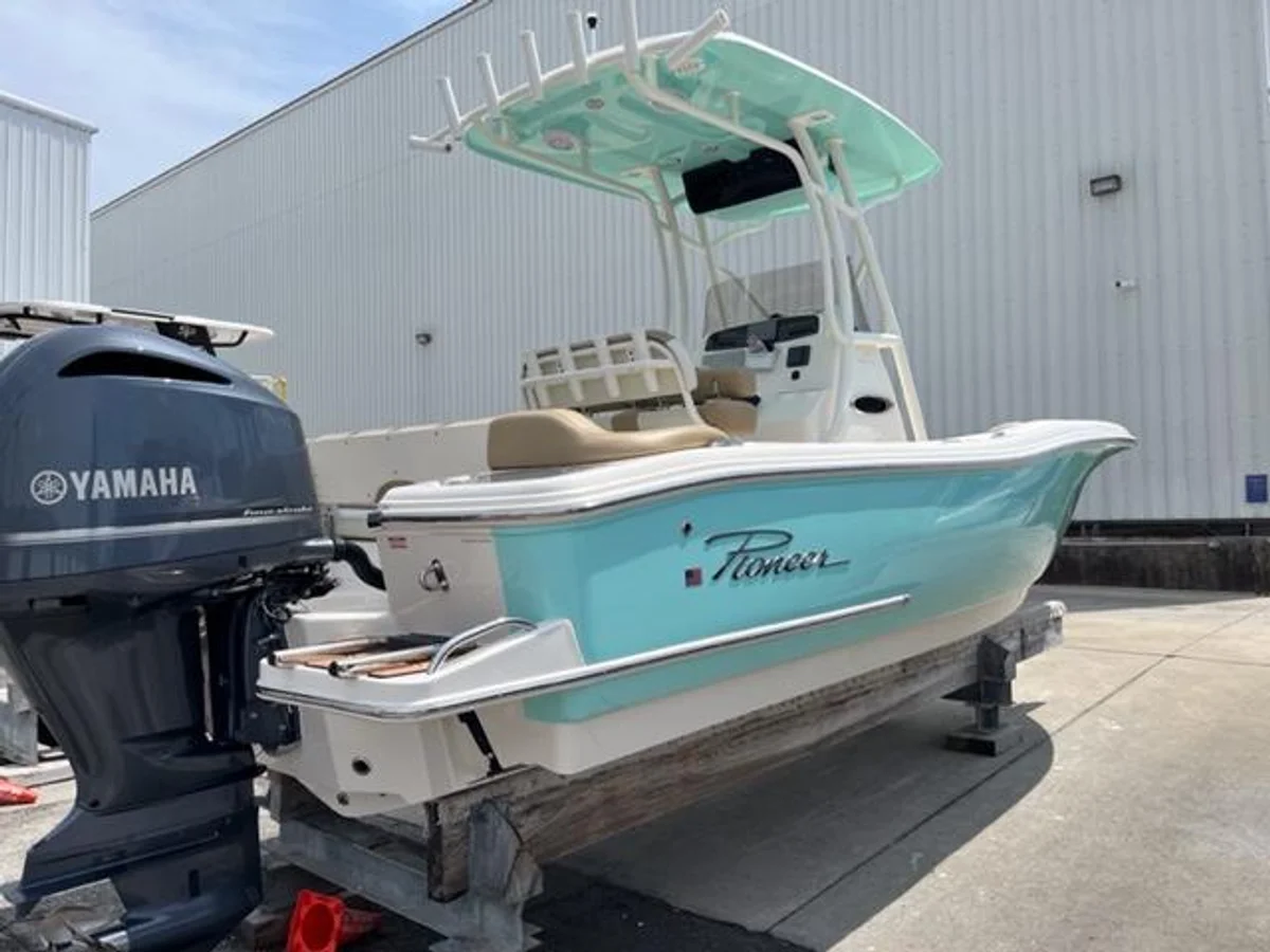 Pioneer Boats 222 Islander 2019 boat specs